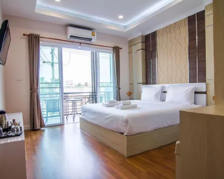 アット ホーム アット ウドン ウドーンターニーのホテル