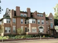 The Holiday Chalet Victorian Hotel di 