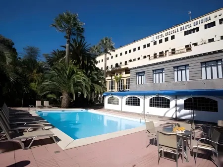 Hotel Escuela Santa Brígida Отели рядом с достопримечательностью «Caldera de Los Marteles»