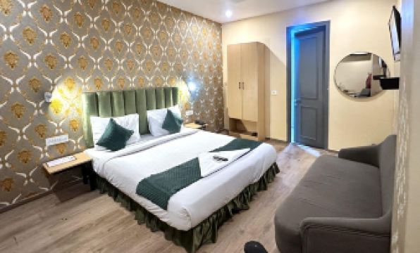 4. 니드라 호텔..