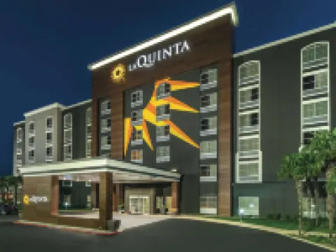 La Quinta Inn & Suites by Wyndham San Antonio Downtown Hotels near San Fernando Cathedral