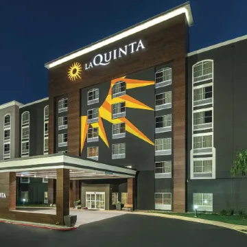 La Quinta Inn & Suites by Wyndham San Antonio Downtown Отели рядом с достопримечательностью «Музей Аламо»