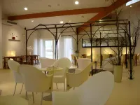 Le President-Gare Nimes Pont du Gard Hotels in Saint-Gilles