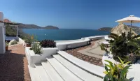 Villa de La Roca Hotels in Zihuatanejo