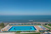 Ramada Resort by Wyndham Unye - piscine