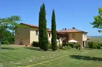 Large Apartment with Shared Swimming Pool in Crete Senesi