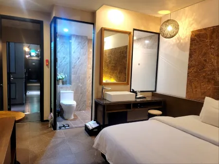 Jinhae Pasta Hotel Отели рядом с достопримечательностью «Yeojwacheon Stream»