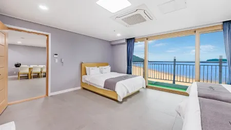 Buan Happy Tree Family Hotel Gosapo Pension Building Отели рядом с достопримечательностью «Byeonsan Beach»