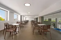Travelodge by Wyndham Victoriaville Hotels in Victoriaville