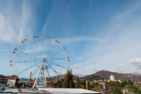 Vera Guest House Отели рядом с достопримечательностью «Железнодорожный вокзал "Лазаревская"»