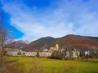 Apartamentos Gavín Biescas 3000 Hotels near Búbal