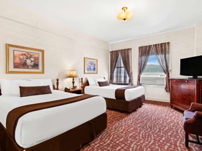 Genetti Hotel, SureStay Collection by Best Western