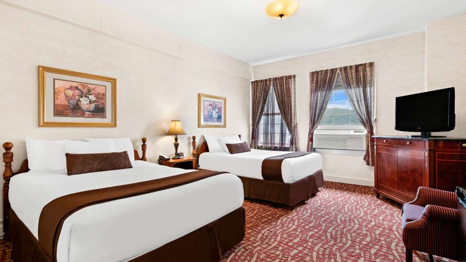 Genetti Hotel, SureStay Collection by Best Western