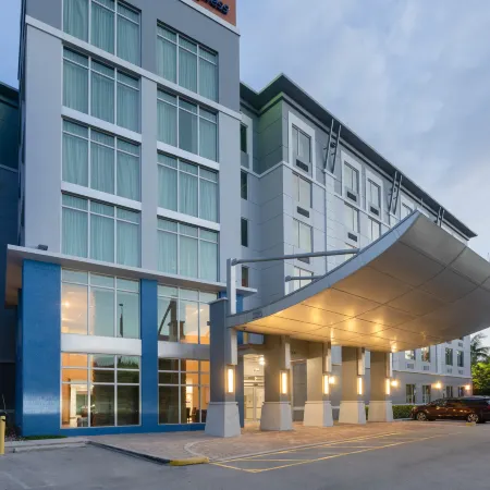 Holiday Inn Express Miami Airport-Blue Lagoon Area, an IHG Hotel