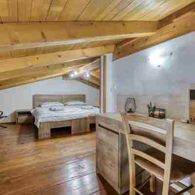 Zora Rooms