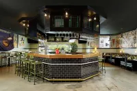 Graduate by Hilton Lincoln - bar