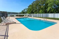 Baymont by Wyndham Brunswick GA - Pools