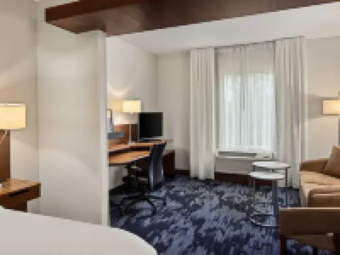 Fairfield Inn & Suites Waterloo Cedar Falls 滑鐵盧酒店