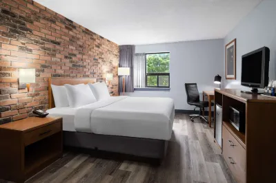 Travelodge by Wyndham Barrie Hotels in Barrie
