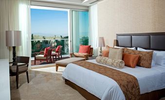 Luxury condo on the beach