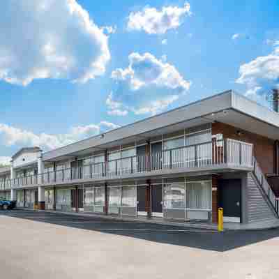 Quality Inn Hotel Exterior