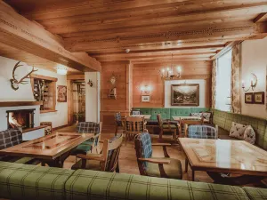 Österreichischer Hof-im Bademantel Direkt in Die Alpentherme