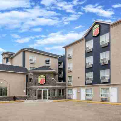 Super 8 by Wyndham Grande Prairie Hotel Exterior