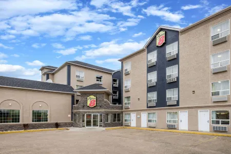 Super 8 by Wyndham Grande Prairie Отели в г. Гранд-Прери