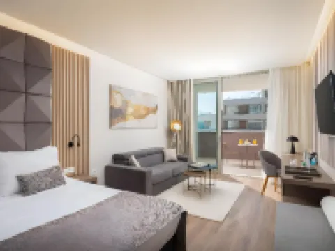 阿米內斯桂冠卡拉尼酒店 Opcina Makarska酒店