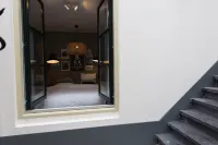Eye Hotel