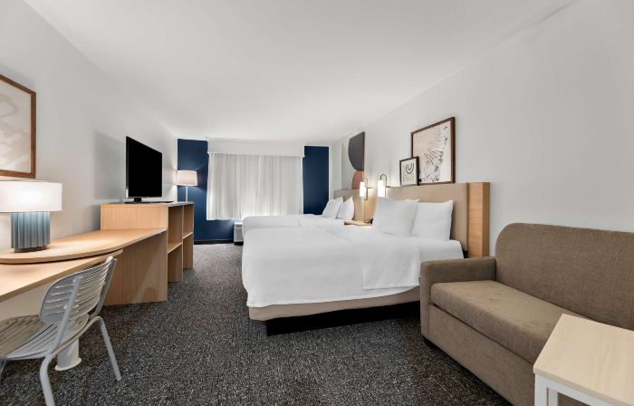 Spark by Hilton Tupelo