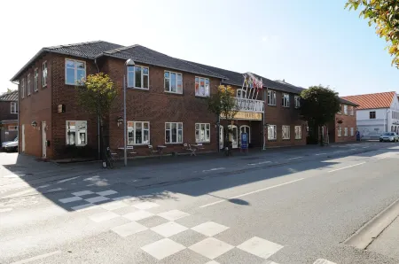 Dronninglund Hotel Отели в г. Хялеруп