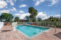 Comfort Inn & Suites Tavares North Hotels in Eustis