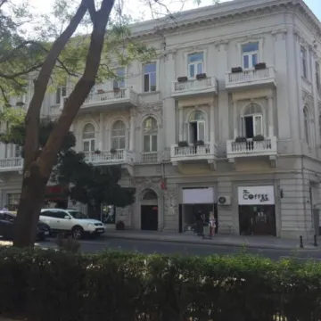 Rotterdam Отели рядом с достопримечательностью «Дворец Ширваншахов»