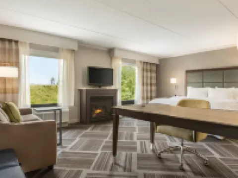 Hampton Inn & Suites Manchester-Bedford Hotels in Hillsborough County