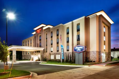 Hampton Inn Leavenworth Hotels in Lansing