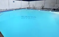 Nampa Inn & Suites - Pools