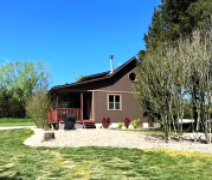 Fishing & Boating 3 Bed/2 Bath Cozy Cabin at Mark Twain Lake!