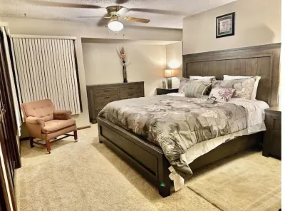 Sunny Brick Home with big Sunroom 4BR, 3BA Các khách sạn gần Global Conference