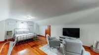 Football Hall of Fame Hideaway: Cozy & Convenient