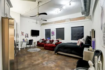 Fantastic Downtown Loft with Direct access to Metro Rail Pet Friendly