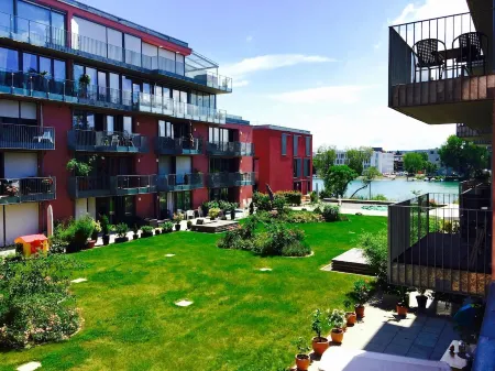 Fantastic apartment overlooking the Rhine 163m², 5 BR., Large terrace Отели рядом с достопримечательностью «Констанцский университет»