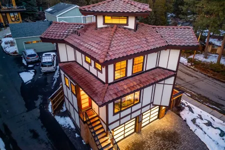 Beautiful Japanese Pagoda Отели рядом с достопримечательностью «Государственный университет Орегон в Каскейдс»