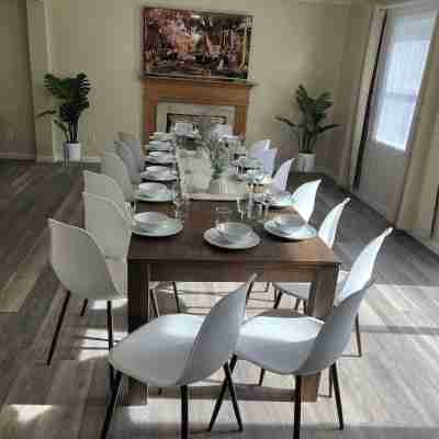Luxury Pocono Home•Private Heated Pool•Hot Tub•10Min to Camelback Resort Dining/Meeting Rooms