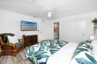 Palm Harbor Fun Hub: Pool, Game Room, Movie Nights