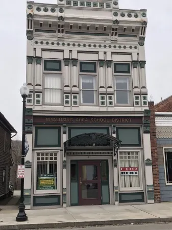 Cast Iron Lady 1860 historic building. In the heart of the Endless Mountains. Отели в г. Уайальюзинг