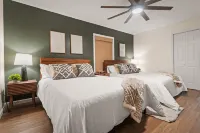 7BR Designer Home in Massanutten