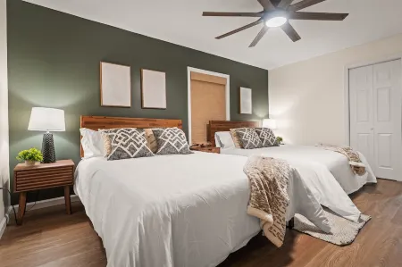 7BR Designer Home in Massanutten Отели рядом с достопримечательностью «Массанаттен Индур Уотерпарк»