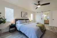 Remodeled Luxury Condo with Heated Pool, Spa and Hiking Trails Nearby! Hotels near Piestewa Peak