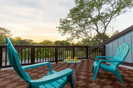 2-Bdr Main St. Loft, Pet Friendly!! Отели в г. Франкенмут